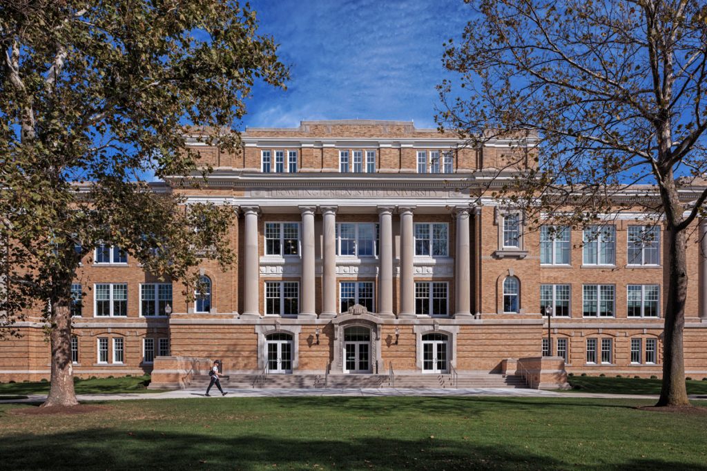 BGSU West facing exterior image of Bowling Green University, University Hall